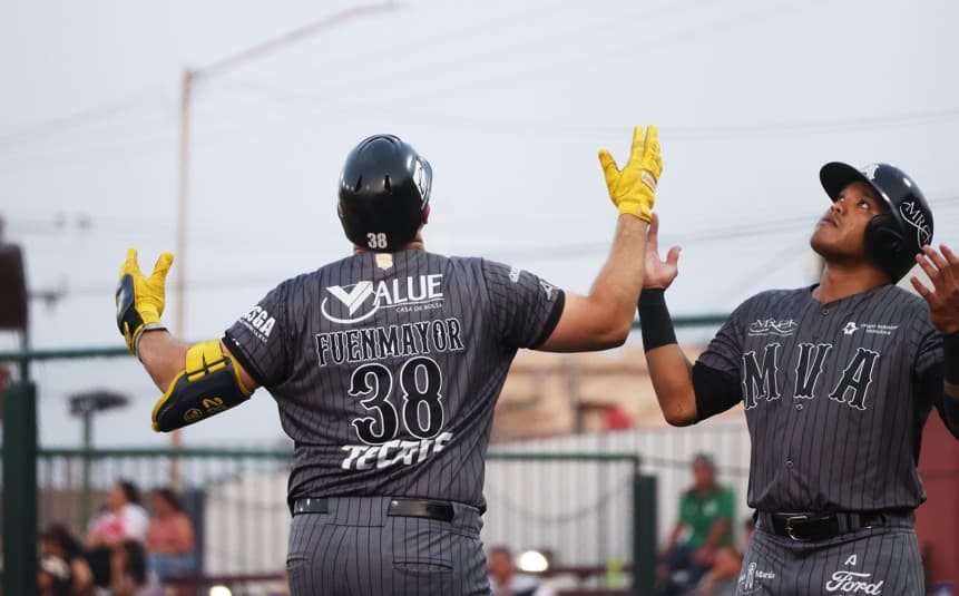 Monclova blanquea a Tecos en comienzo de serie