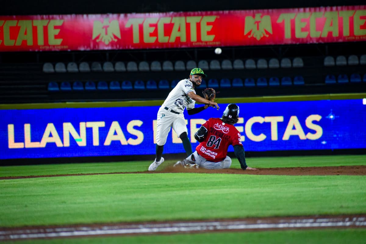 División de honores entre Piratas y Pericos