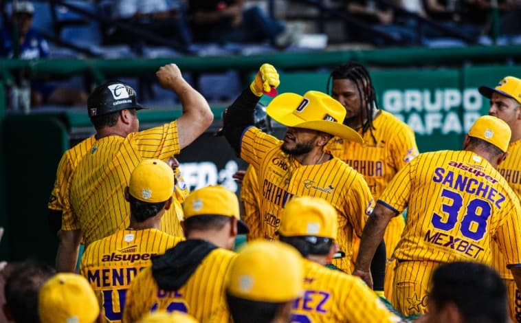 Andrelton Simmons define en extra innings para Dorados