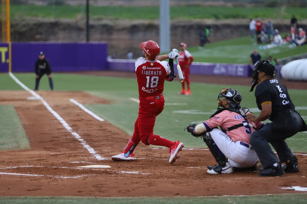 Explota la ofensiva de los Diablos Rojos para asegurar serie en Querétaro
