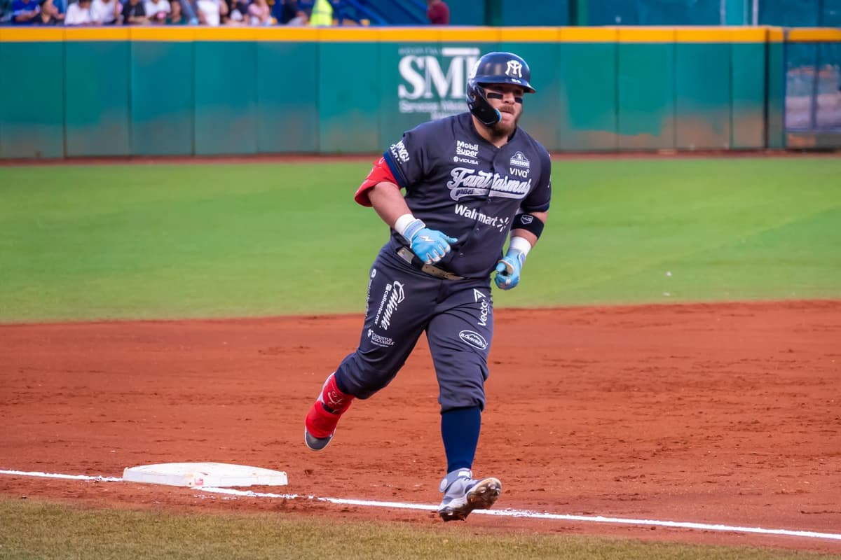 Con base en cuadrangulares Sultanes vence a Rieleros