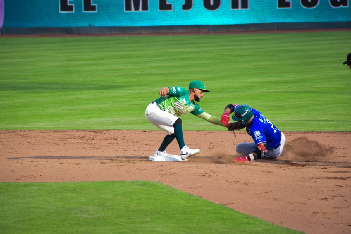 Pericos y Bravos se reparten el doble cartel