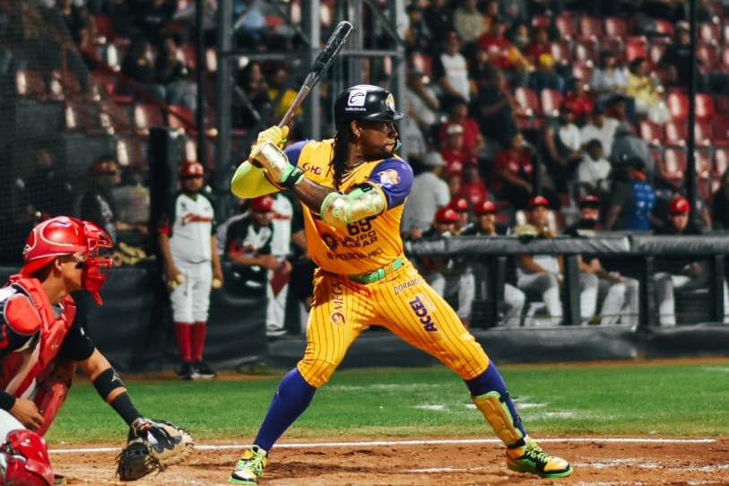 Pelea Caliente, pero Dorados se queda con el primero de la serie