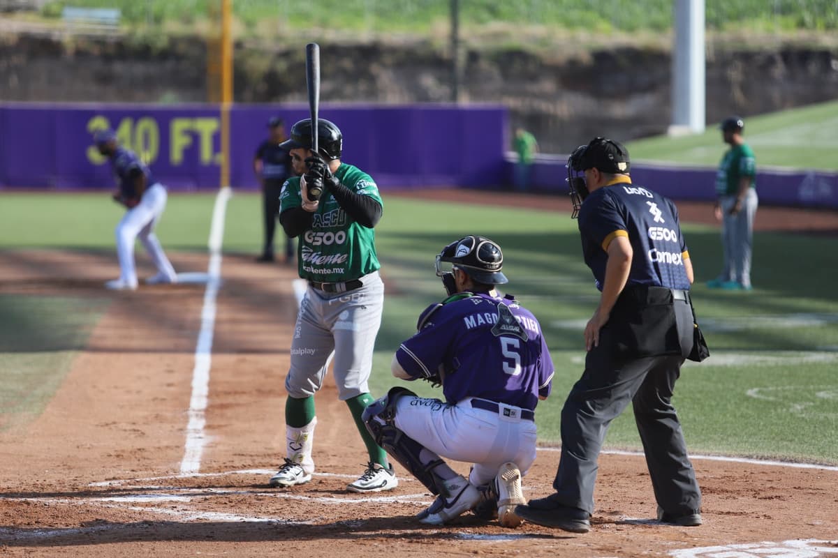 Con rally en la primera entrada Olmecas vence a Conspiradores