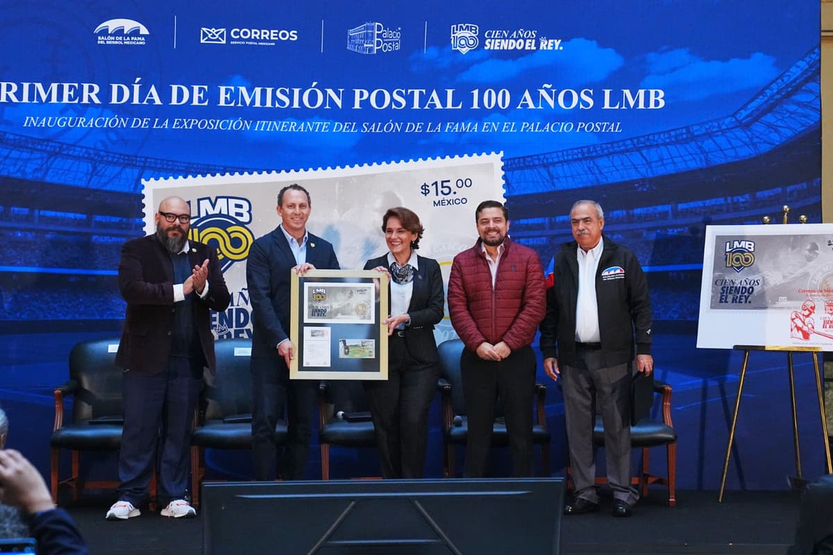 Cancelación de la Estampilla Postal Conmemorativa del Centenario de la LMB en Palacio Postal
