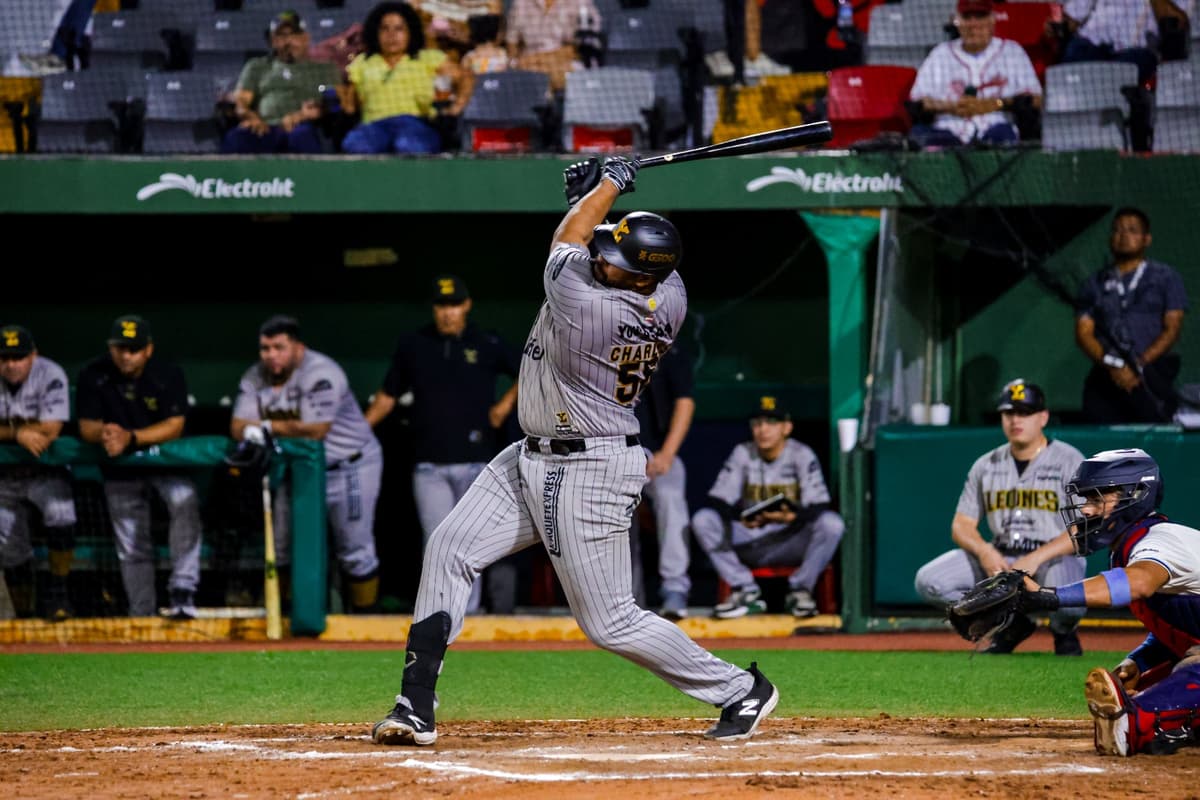Leones empata serie en el Beto