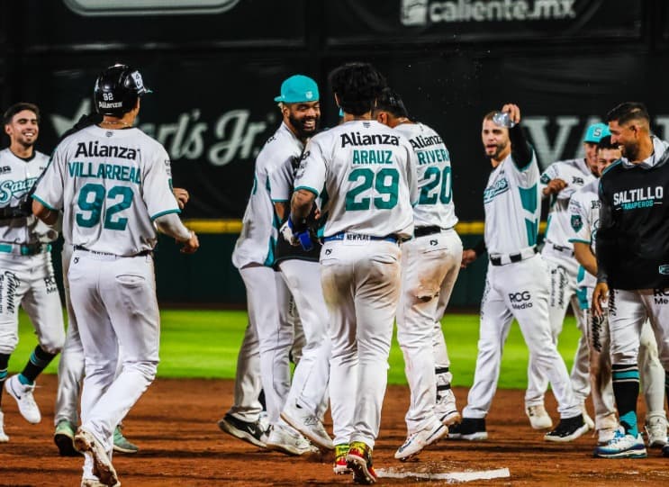 Saraperos gana duelo de cañonazos 12-11 a Rieleros