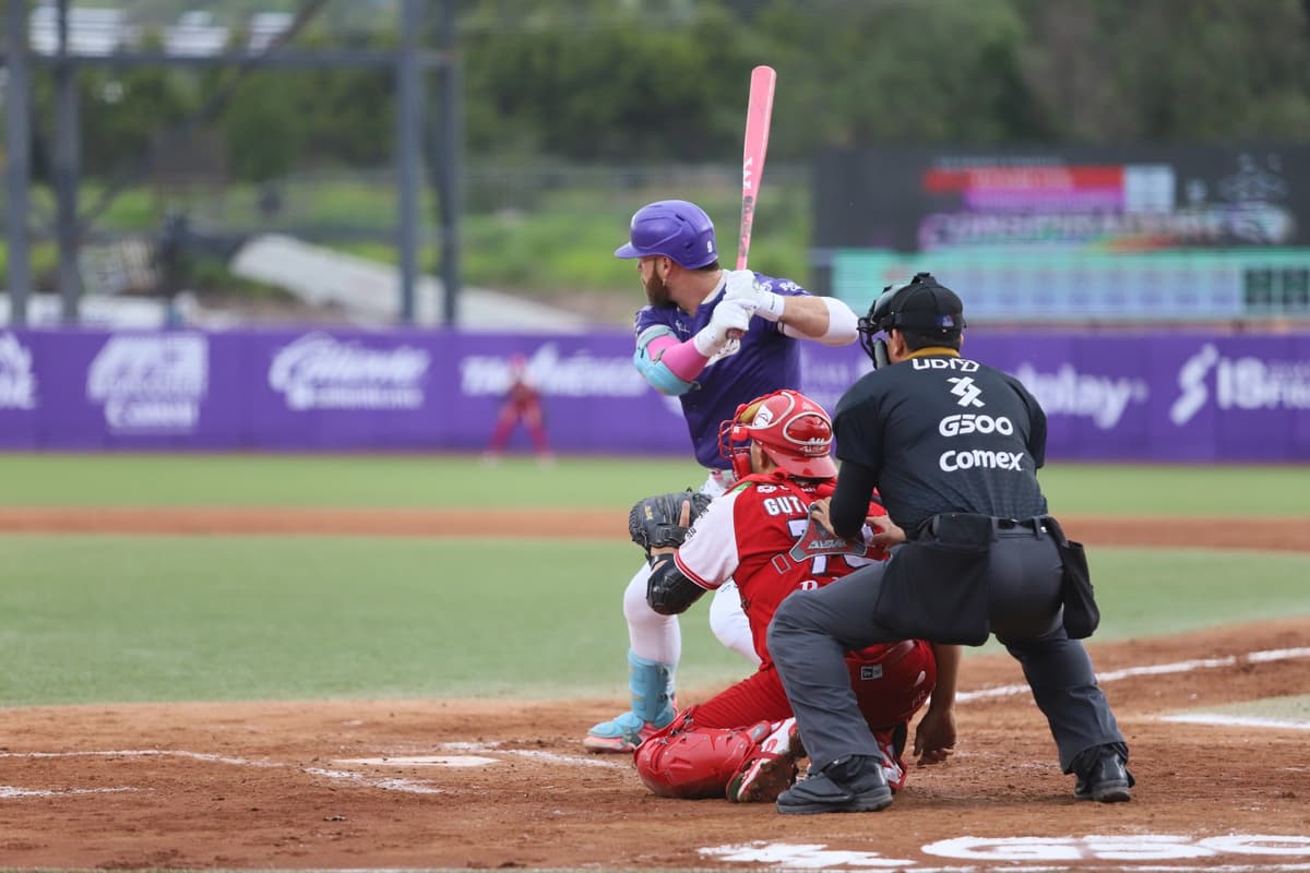 Diablos Rojos y Conspiradores dividen en la doble cartelera