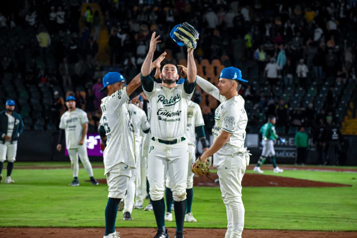 Guzmán encabeza triunfo emplumado