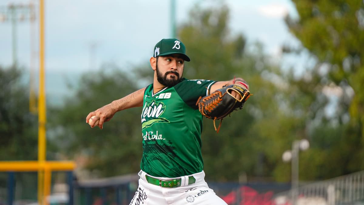 Bravos igualan serie ante Puebla con sólido pitcheo de Felipe González