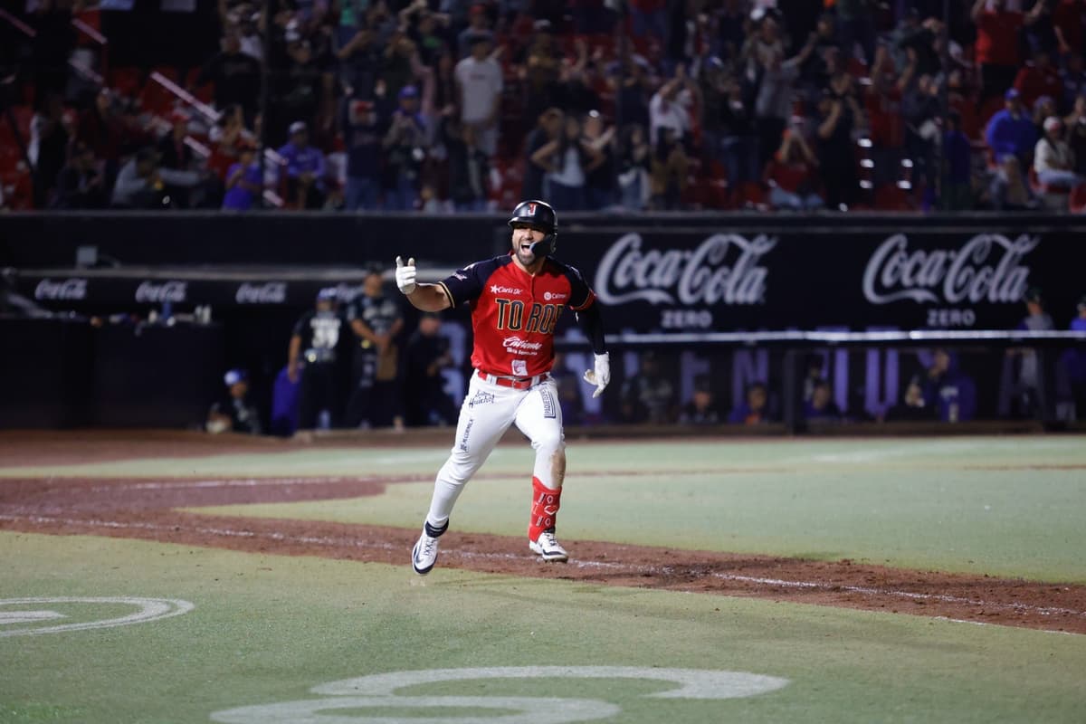 Toros vence 4-3 a Charros en diez entradas