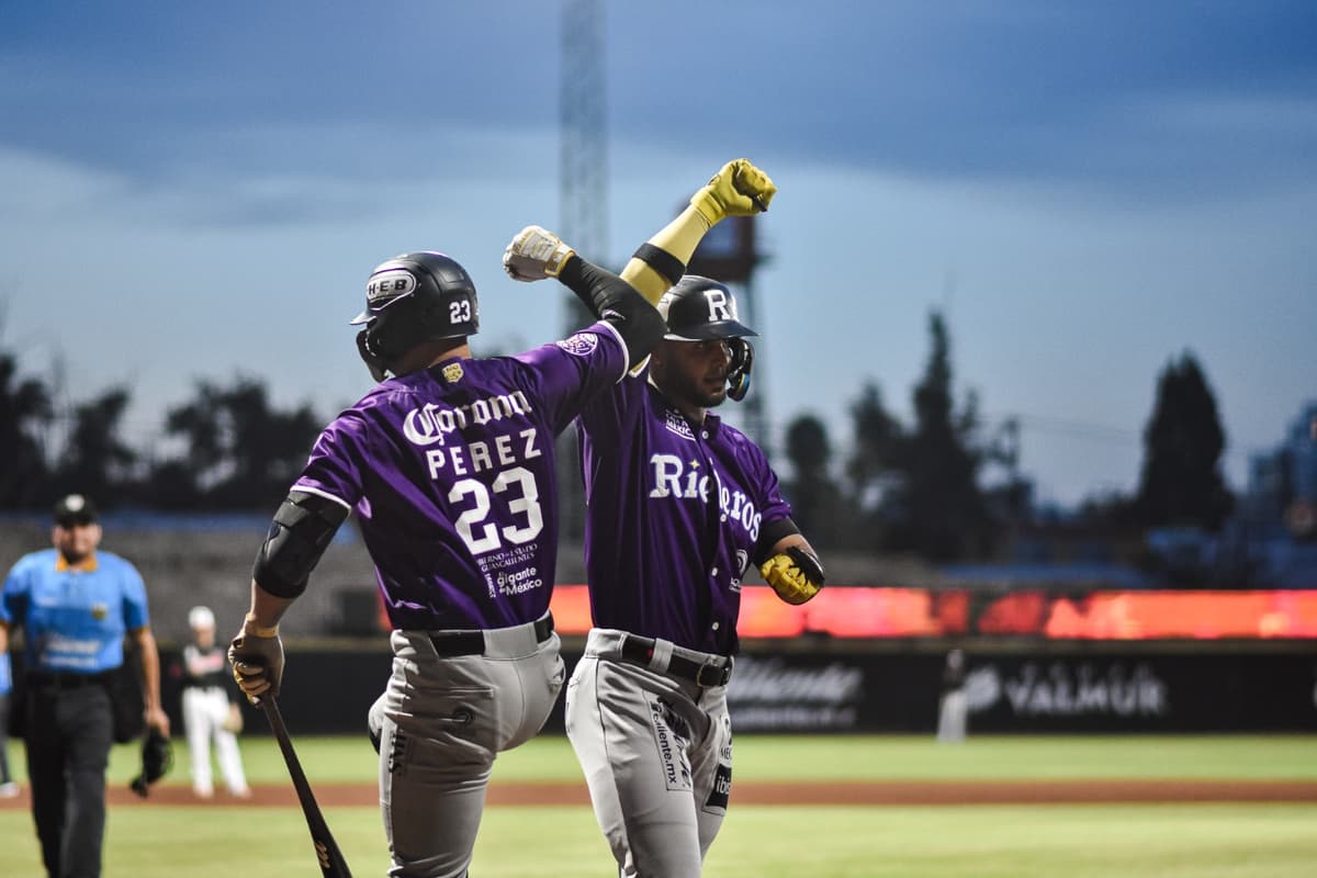Muestra Rieleros poder al bat y se queda con el primero en Durango