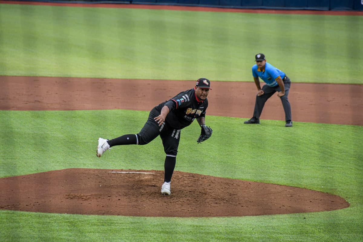 Edwar Colina luce y Guerreros asegura la serie ante Leones