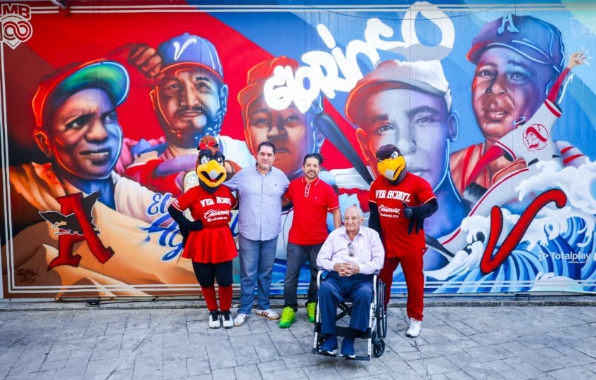 Presentan mural de El Águila por 100 años de la LMB