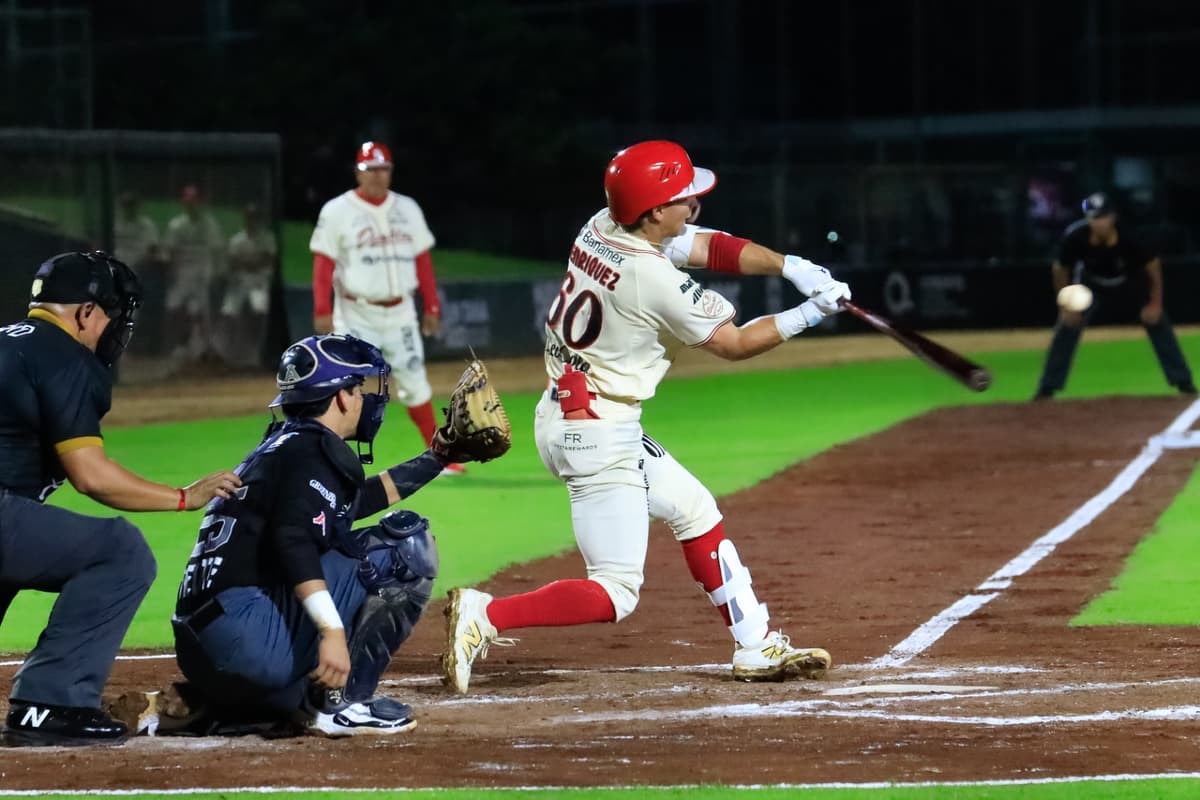 Brilla Sebastián Enríquez con el bat en el triunfo de los Diablos Rojos en Rising Stars