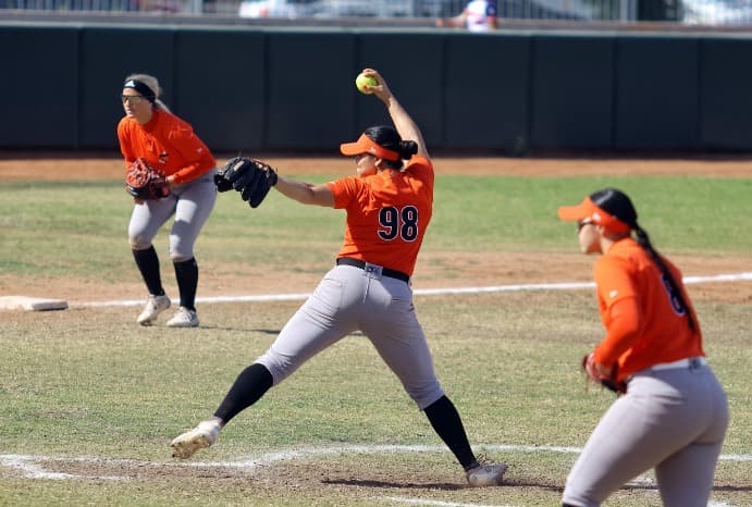 Cierra Naranjeros Softbol con sus duelos de pretemporada