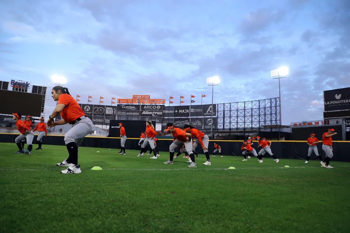 Naranjeros Softbol ya entrenó en el Estadio Fernando Valenzuela
