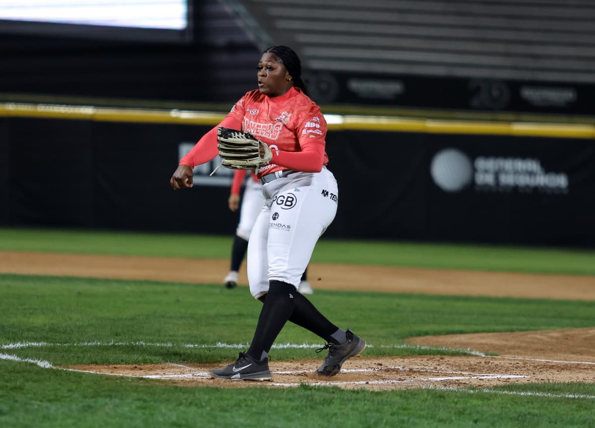 Naranjeros Softbol Femenil tuvo su primer encuentro en casa, Las Olmecas se llevaron el triunfo