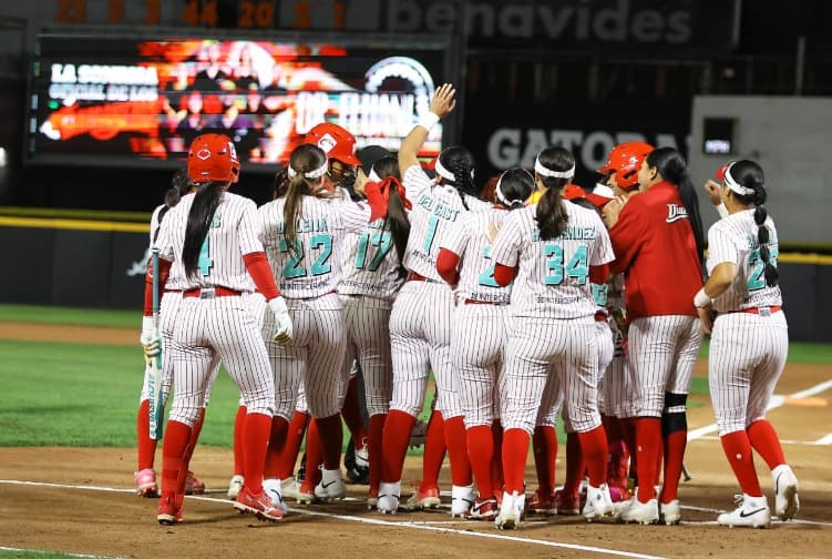 Diablos Rojos Femenil se quedó con el primero ante Naranjeros Softbol