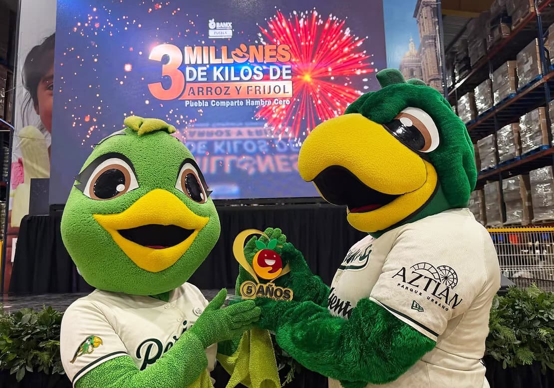 Pericos de Puebla y Cáritas volando juntos