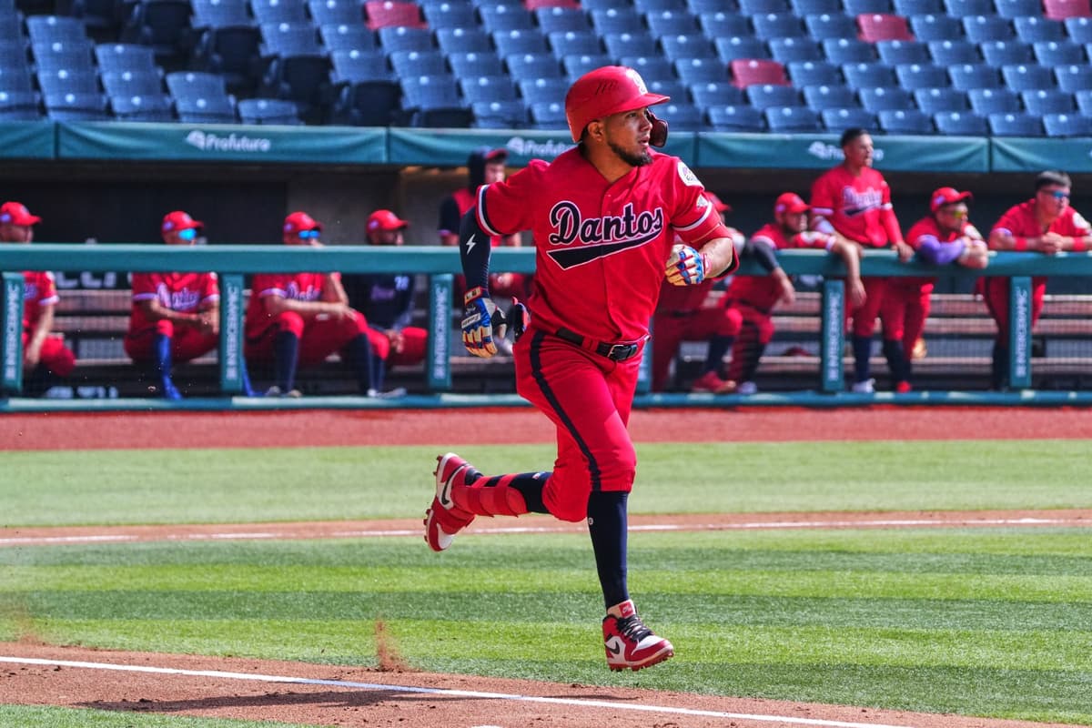 Dantos conecta cinco jonrones para vencer a los CTBC Brothers en el arranque de la BCL