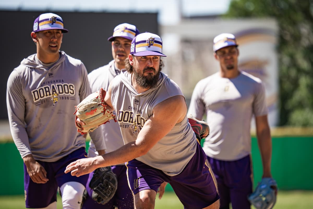 Reportan Andrelton Simmons, Leo Piña y Alex Mejía al entrenamiento Dorado