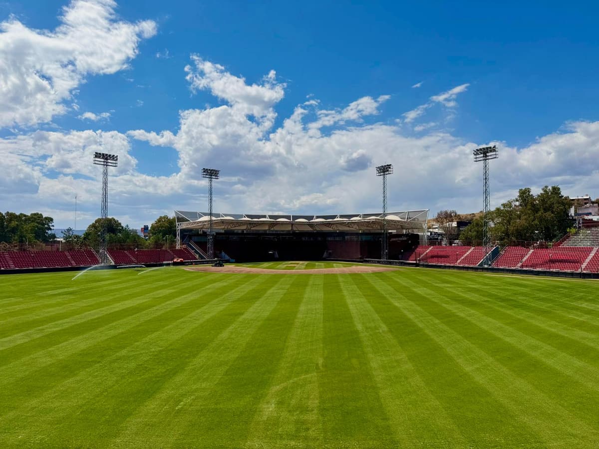 El staff de Caliente de Durango: Los Guardianes del Volcán de Villa