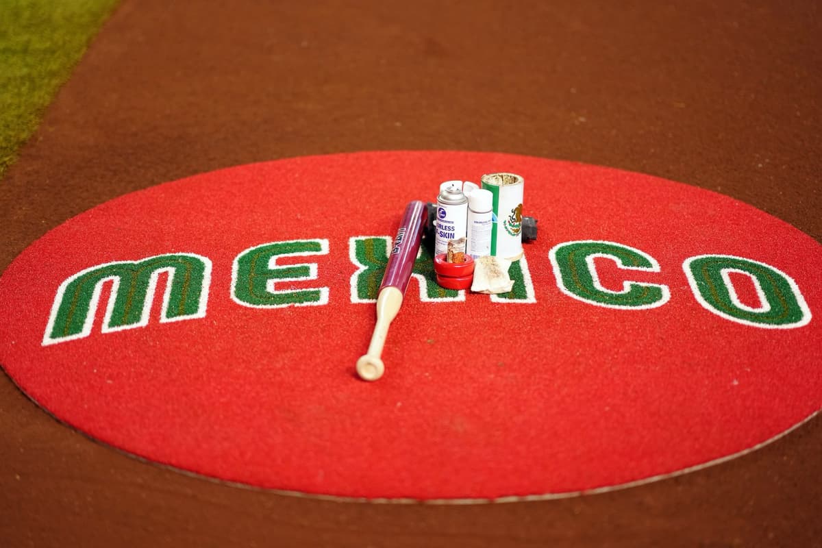 Luis Urías causa baja de la Selección Mexicana; lo sustituye Mateo Gil