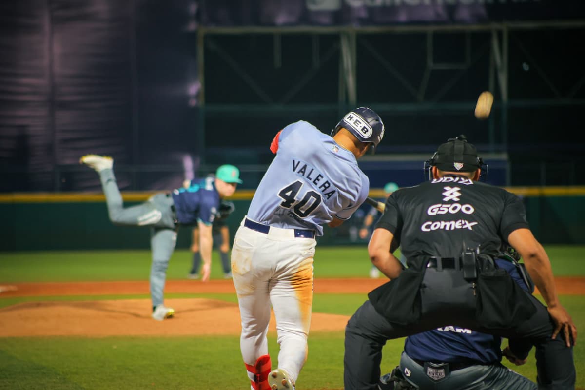 Rieleros empata la serie ante Saraperos con sólido triunfo en casa