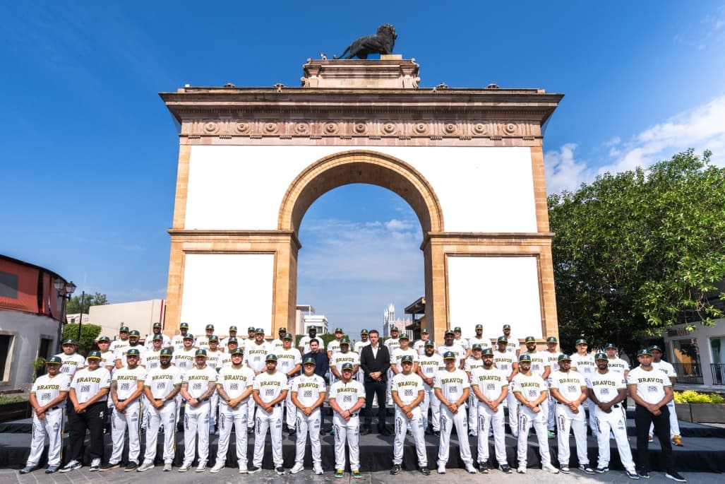 Arco de la Calzada atestigua foto oficial de los Bravos para temporada 2026