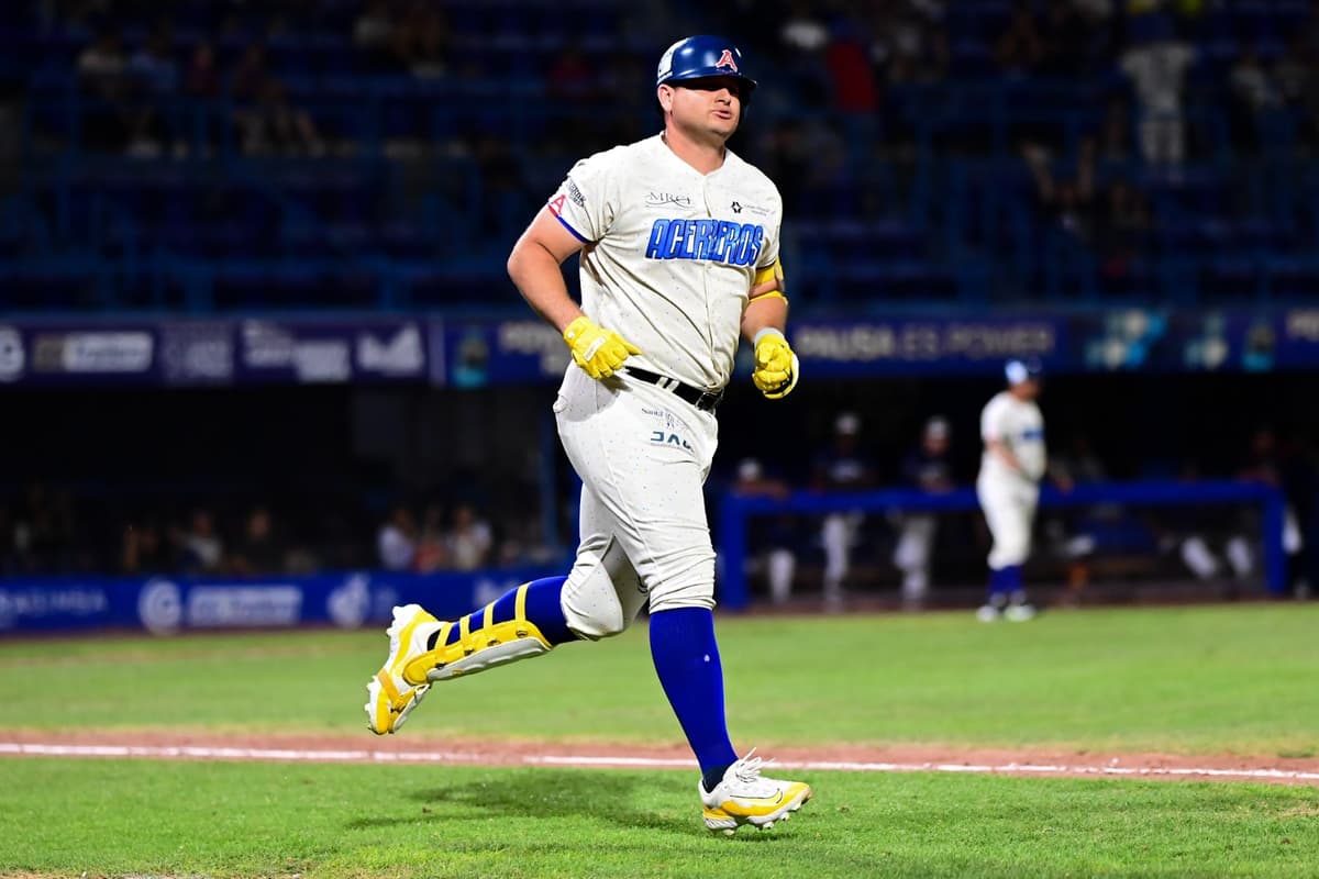 Balbino conecta par de jonrones y Acereros le gana a los Tecos