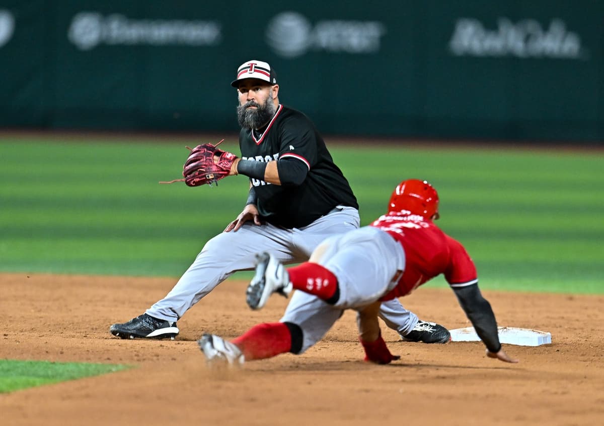 Toros se lleva juego de viernes por la noche en el Diamante de Fuego