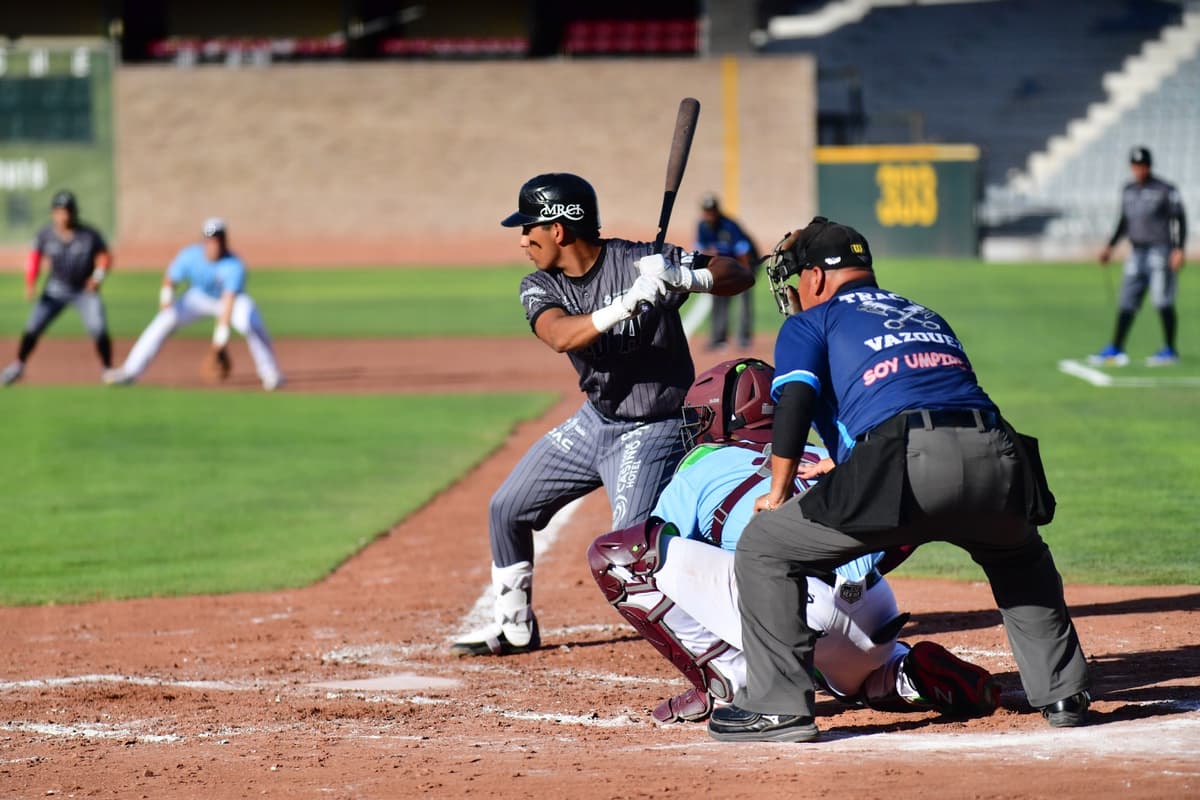 Acereros da voltereta en la novena y gana en Torreón