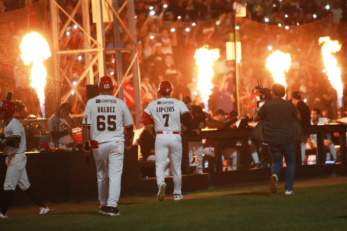 Mostrando poder y una gran salida de Despaigne, gana Caliente en su día inaugural