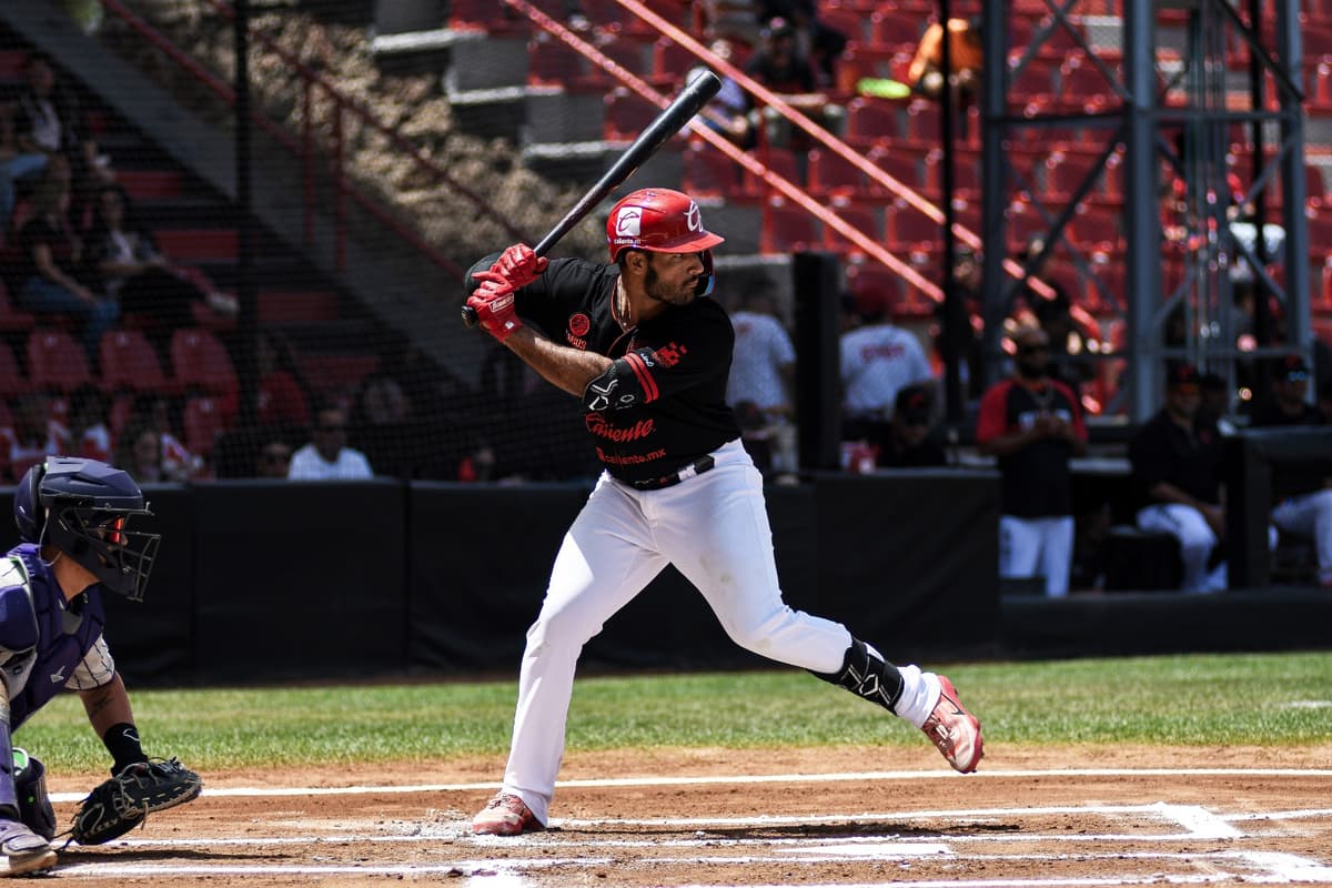 Reaparece poder bateador de Caliente y se quedan con la serie ante Dorados