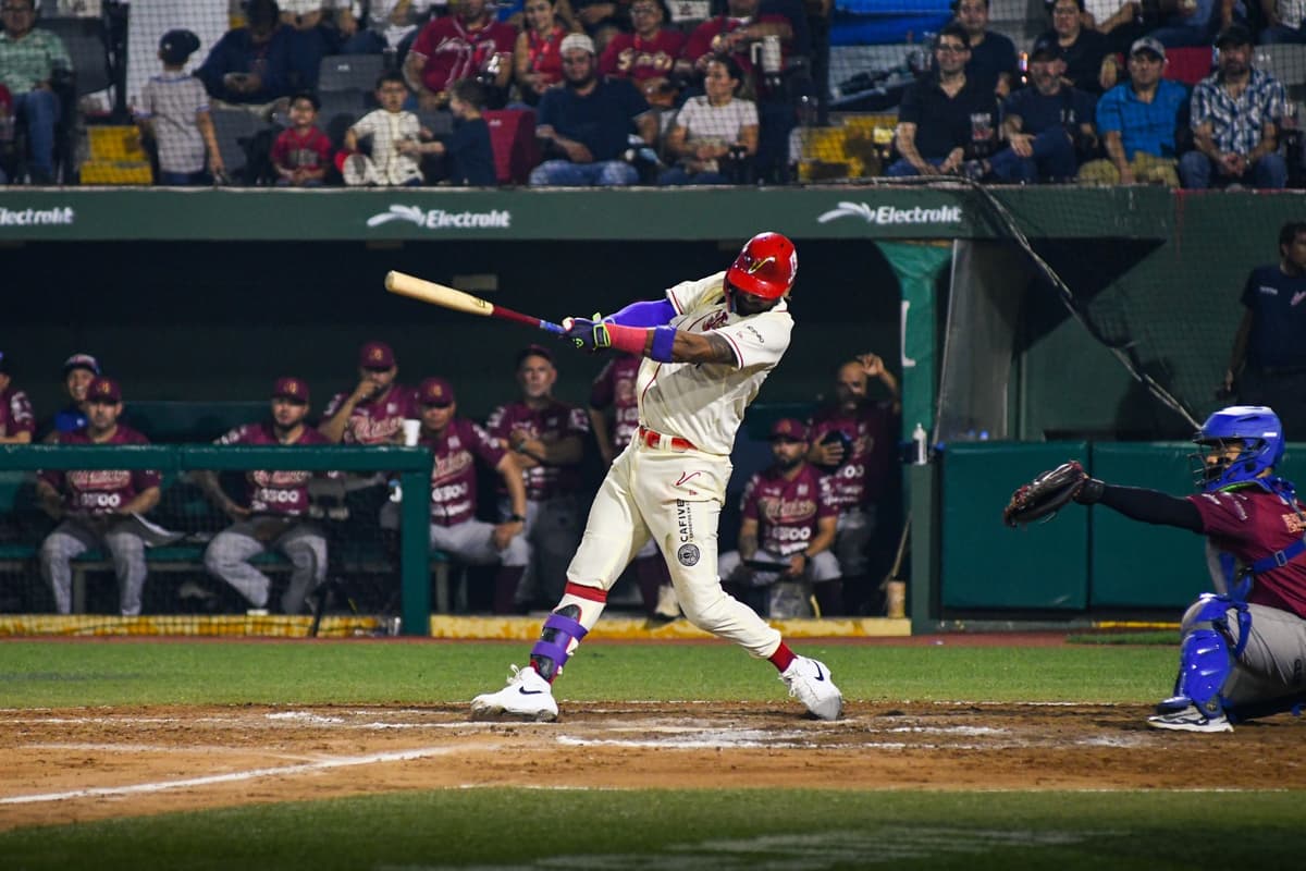 El Águila amarra serie en extrainnings ante los Olmecas