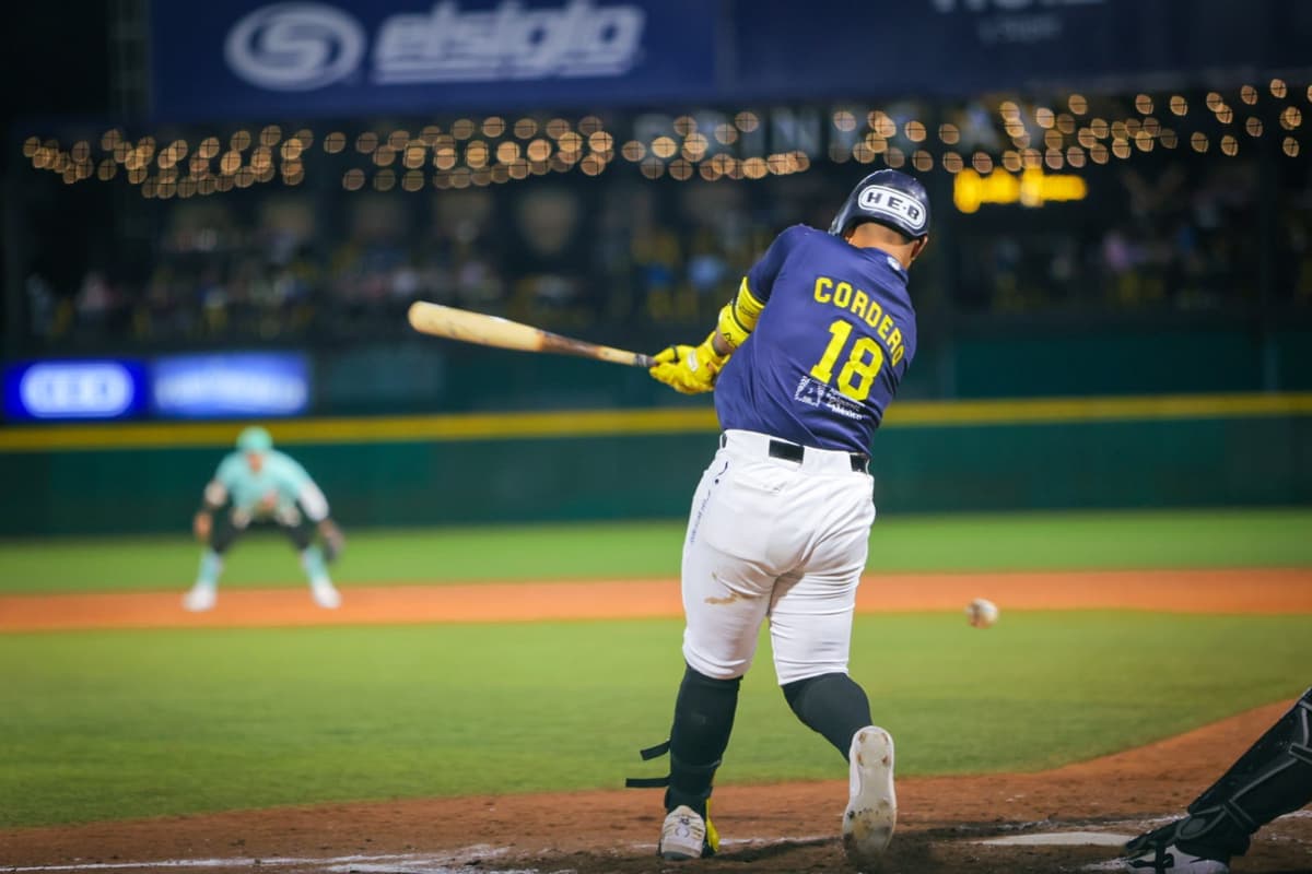 Espectacular remontada de Rieleros ante Saraperos y serie para el Riel