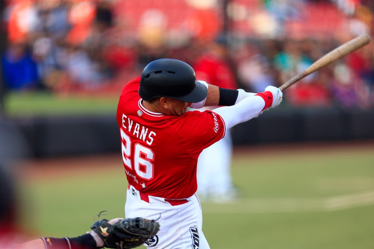 Toros gana ante Acereros su primera serie del 2026 en Mobil Park