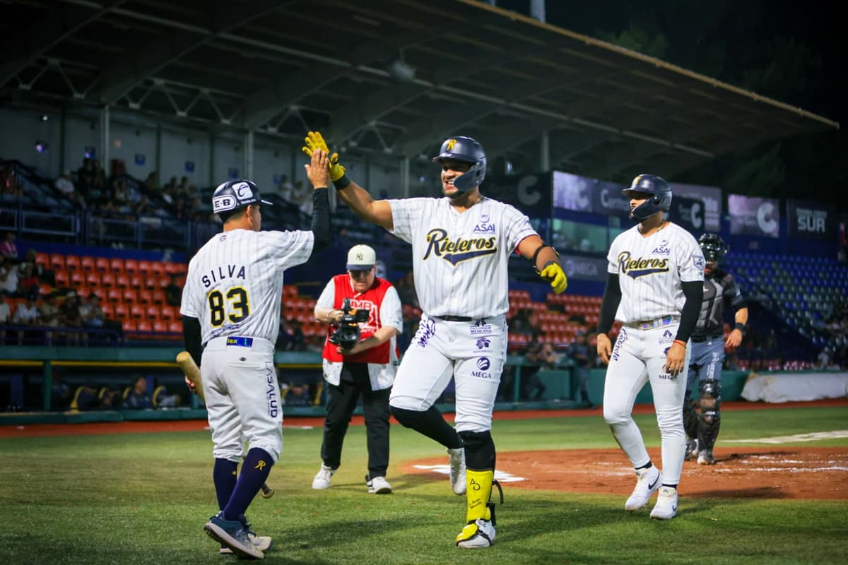 Rieleros empareja la serie ante Acereros con reacción en la octava