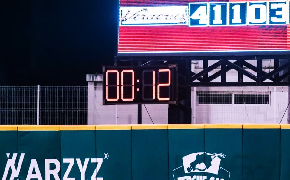 Se agrega la cuenta regresiva de 20 segundos con corredores en base para la campaña 2026