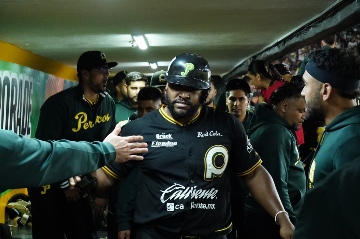 Grand slam de Leyva corona triunfo emplumado ante los Diablos Rojos