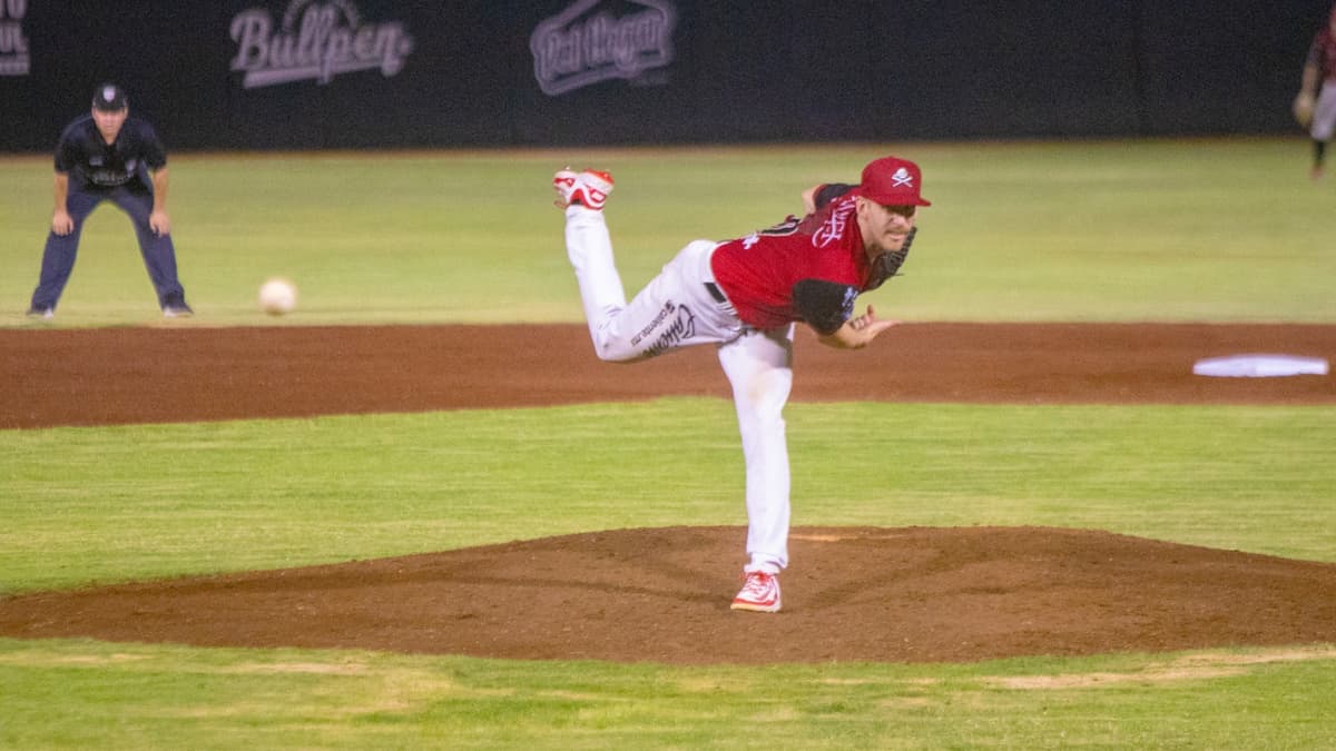 Piratas blanquea a los Leones en el Clásico Peninsular