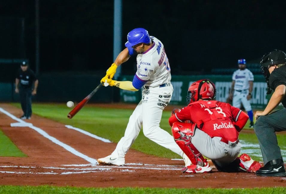 Olmecas vence a Diablos Rojos con pitcheo y bateo oportuno