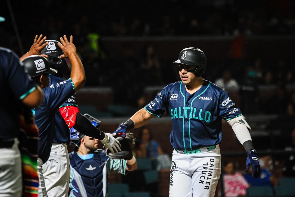 Saraperos liga triunfos y asegura la serie ante los Charros en el Estadio Madero