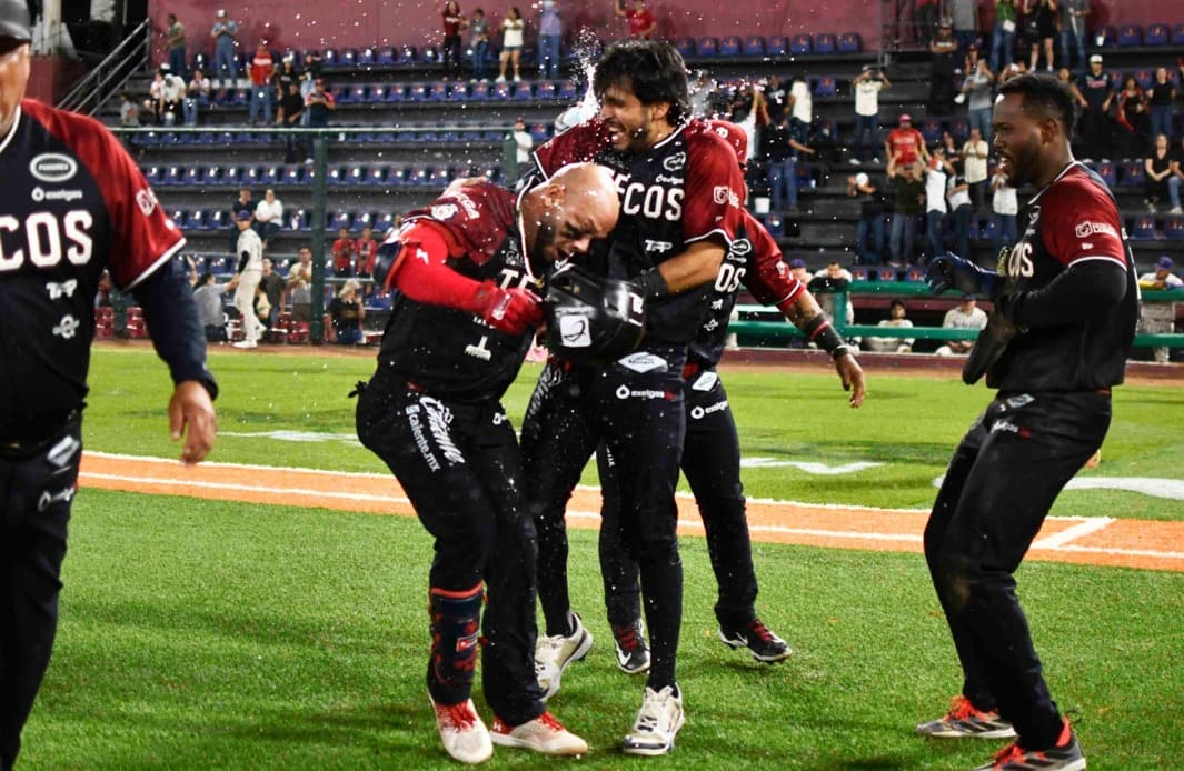 Logra Tecos cuarto triunfo en fila con walk-off frente a Chihuahua