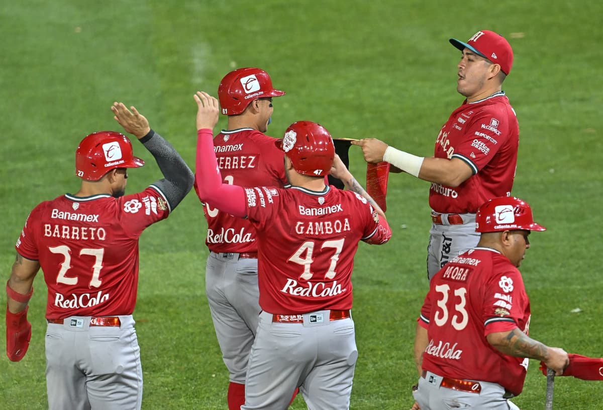 Explosión ofensiva escarlata para asegurar la serie en La Fortaleza