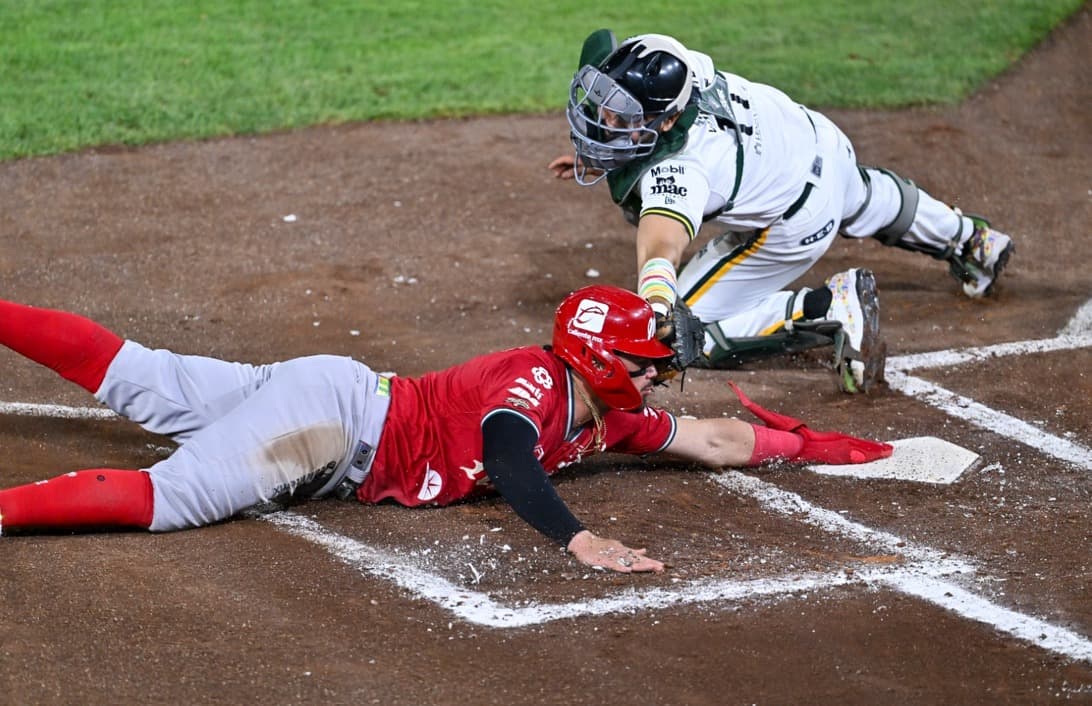 Gran despliegue ofensivo de los Bravos para vencer al México en el tercero de la serie