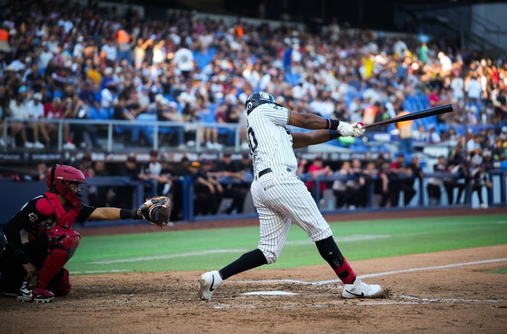 Gran noche ofensiva de los Sultanes para llevarse la serie vs Durango