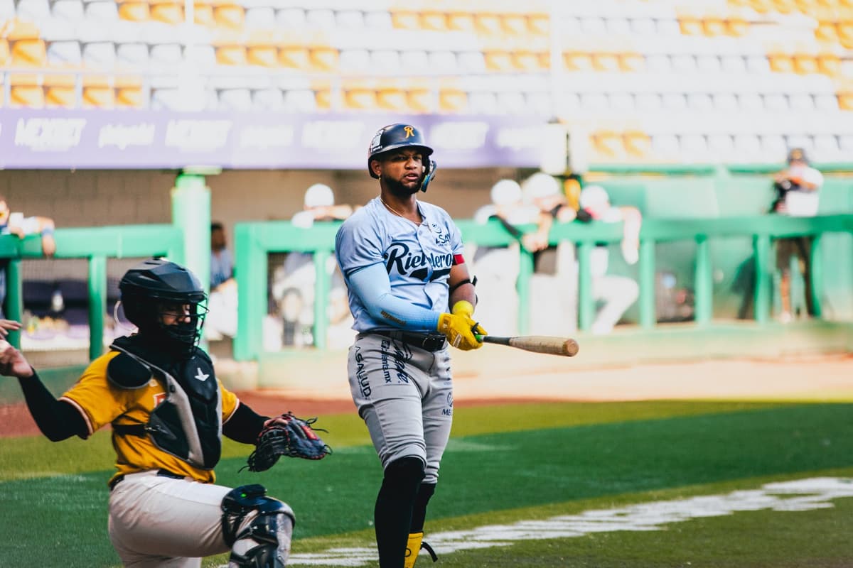Explota ofensiva de los Rieleros para emparejar la serie en Chihuahua