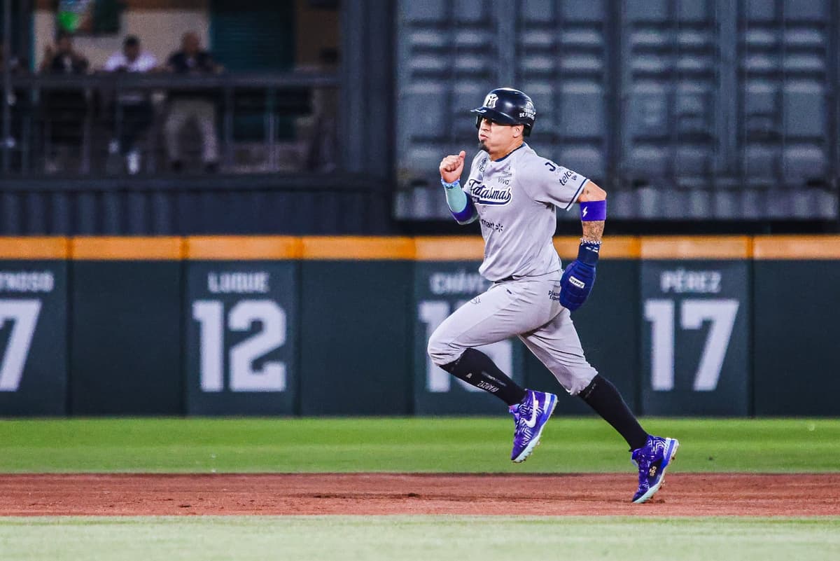 Saraperos cae 11-10 ante Sultanes en dramático inicio del Clásico del Norte